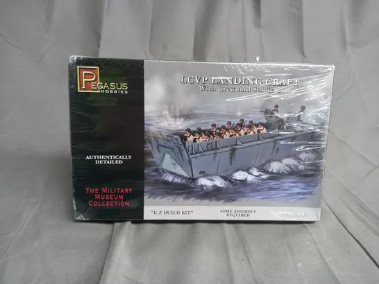SEALED LCVP LANDING CRAFT WITH CREW AND SOILDERS - 1/72 SCALE