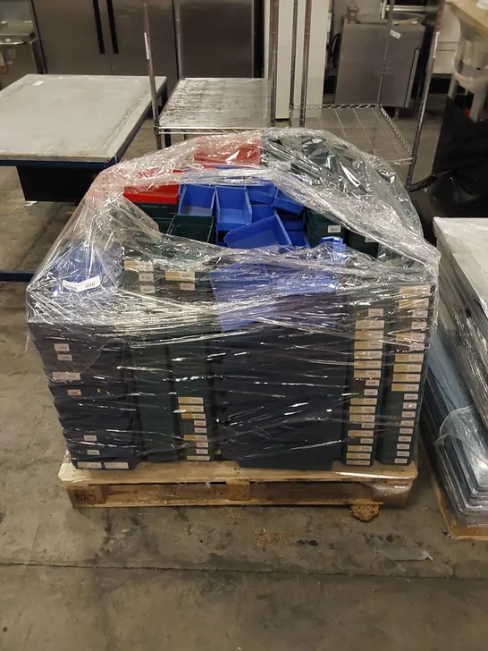 PALLET TO CONTAIN A LARGE QUANTITY OF PRODUCT STORAGE TUBS 