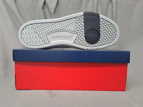 BOXED PAIR OF REEBOK PHASE COURT SHOES IN WHITE UK SIZE 10