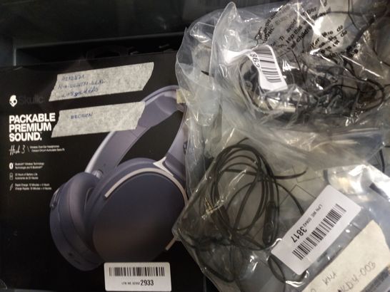 LOT OF APPROXIMATELY 14 ASSORTED EARPHONES