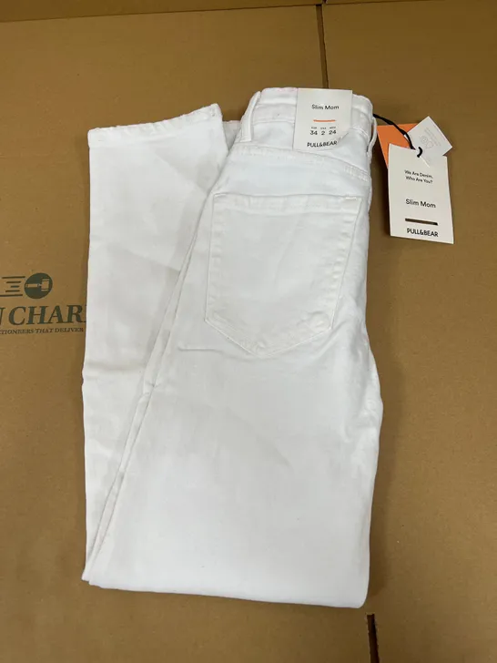 PULL&BEAR SLIM MOM SIZE 34 JEANS IN WHITE