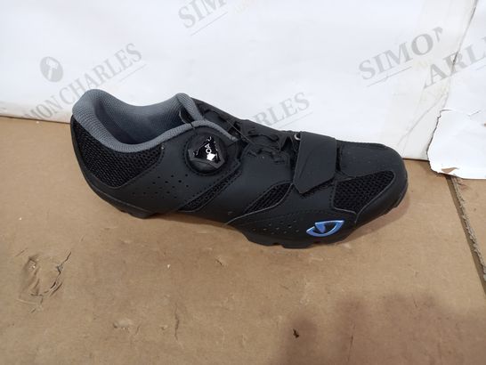 PAIR OF GIRO BLACK SHOES - SIZE 39