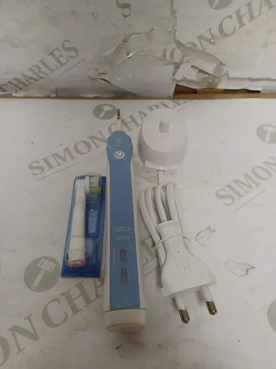 ORAL-B PRO 1 ELECTRIC TOOTHBRUSH