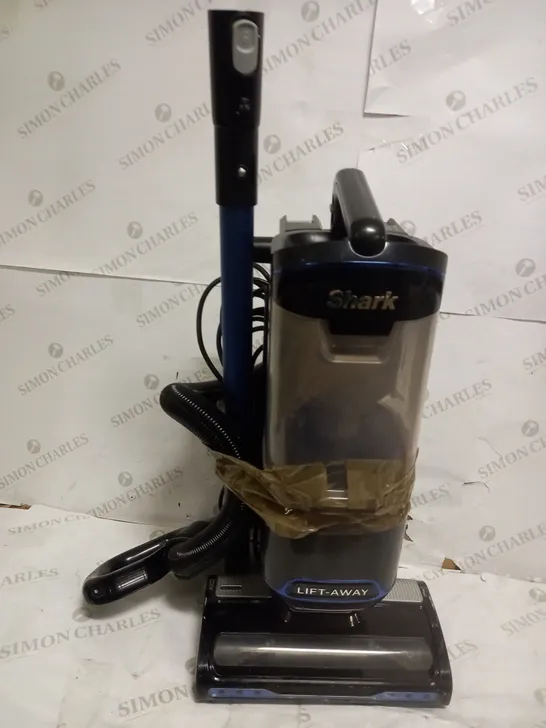 SHARK NV602UK LIFT-AWAY UPRIGHT VACUUM CLEANER