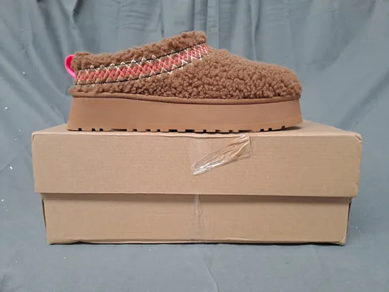 BOXED PAIR OF UGG TAZZ BRAID SHOES IN BROWN UK SIZE 7