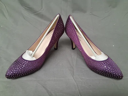 BOX OF APPROXIMATELY 10 BOXED PAIRS OF CASANDRA CLOSED TOE HEELED SHOES IN PURPLE W. JEWEL EFFECT - VARIOUS SIZES