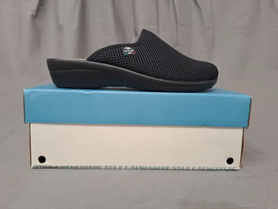 BOXED PAIR OF FLYFLOT SLIP-ON WEDGE SHOES IN BLACK EU SIZE 38