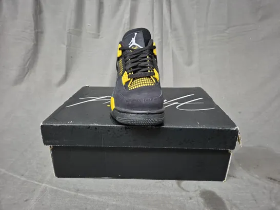 BOXED PAIR OF NIKE AIR JORDAN 4 RETRO SHOES IN BLACK/YELLOW UK SIZE 6