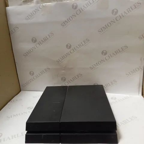 PLAYSTATION 4 CONSOLE 