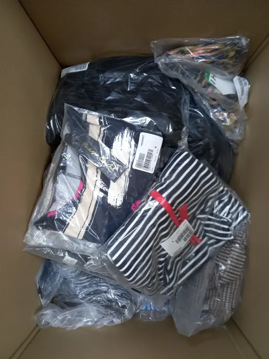 BOX OF APPROXIMATELY 20 ASSORTED HOUSEHOLD ITEMS TO INCLUDE DRESS, SCARF, TOP ETC