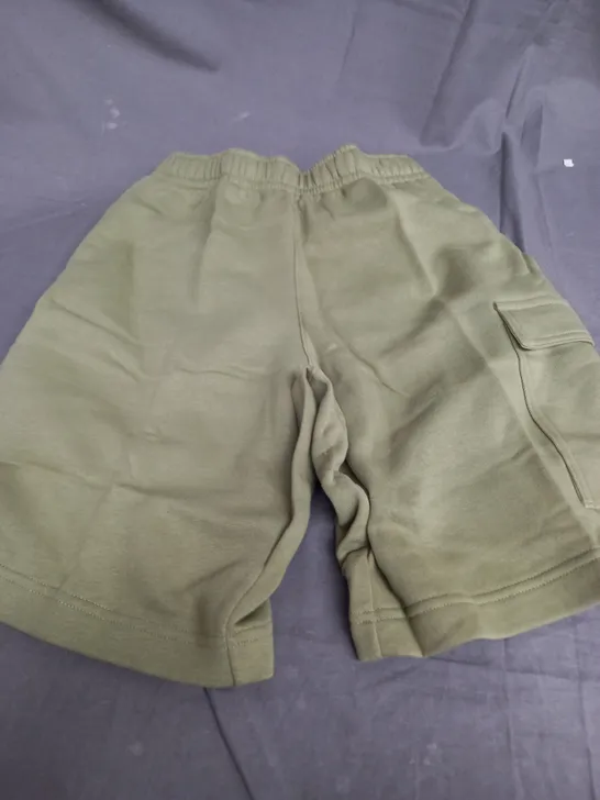 NIKE STANDARD FIT AT KNEE LENGTH KHAKI SHORTS - XS