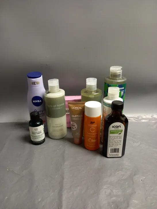 LOT OF 10 ASSORTED HEALTH AND BEAUTY ITEMS TO INCLUDE L'OREAL PARIS GLOTION IN 903 MEDIUM GLOW (40ML), THE BODY SHOP TEA TREE CLEARING FACIAL WASH (60ML), BOOTS VITAMIN C BRIGHTENING TONER (100ML), ET