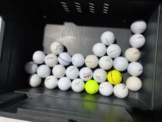 APPROXIMATELY 30 GOLF BALLS