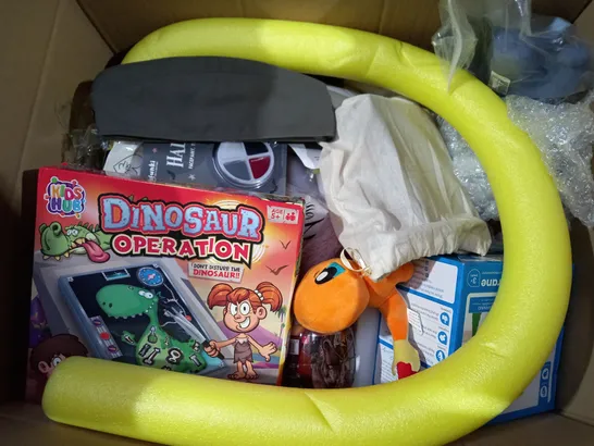 BOX OF APPROX 20 ASSORTED TOYS TO INCLUDE - KIDS HUB DINOSAUR OPERATION - JURASSIC WORLD - FUNKI HALLOWEEN PAINT ECT