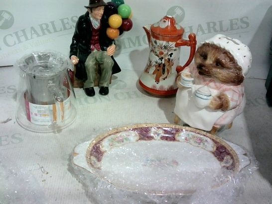 BOX OF APPROX. 8 ASSORTED ITEMS TO INCLUDE: HEDGEHOG MONEY BOX, SMALL SERVING DISH, ORNATE JUG