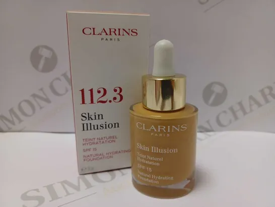 CLARINS SKIN ILLUSION NATURAL HYDRATING FOUNDATION SPF15 30ML - #112.3 SANDALWOOD 