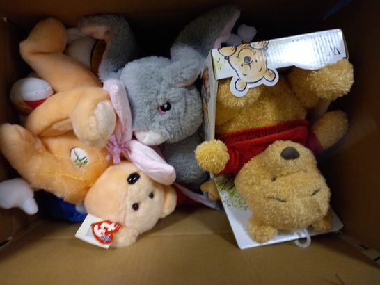 BOX OF VARIOUS SIZED CUDDLY TOYS/TEDDIES
