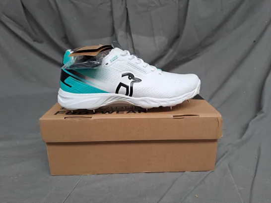 BOXED PAIR OF KOOKABURA FOOTWEAR KC 3.0 SPIKE SHOES IN AQUA/WHITE SIZE 9