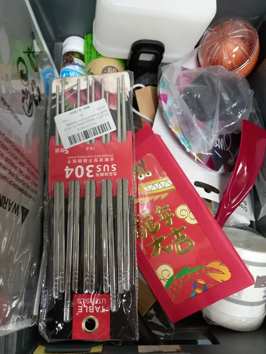 BOX OF APPROXIMATELY 15 ASSORTED ITEMS TO INCLUDE - CHOP STICKS, CHINESE ENVELOPES, BRICK LINE ETC