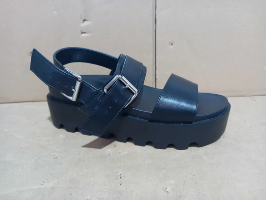 BOXED PAIR OF NASTY GAL SANDALS IN BLACK WITH FAUX LEATHER STRAPS UK SIZE 6