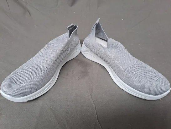 BOXED PAIR OF DESIGNER SLIP-ON TRAINERS IN GREY EU SIZE 39