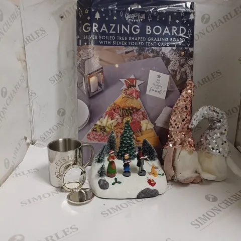 FIVE ASSORTED ITEMS TO INCLUDE GINGER RAY SILVER FOILED TREE SHAPED GRAZING BOARD, FISHING CLUB MUG, ROUND COMPACT MIRROR, CHRISTMAS LED SCENE DÉCOR, SET OF SEQUIN HAT GONK