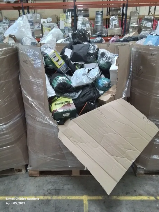 PALLET CONTAINING A LARGE ASSORTMENT OF GARDEN HOSES - BRANDS MAY VARY