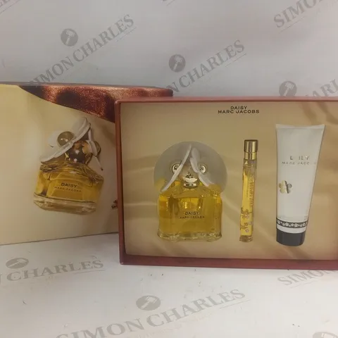 BOXED MARC JACOBS EAU DE TOILETTE GIFT SET