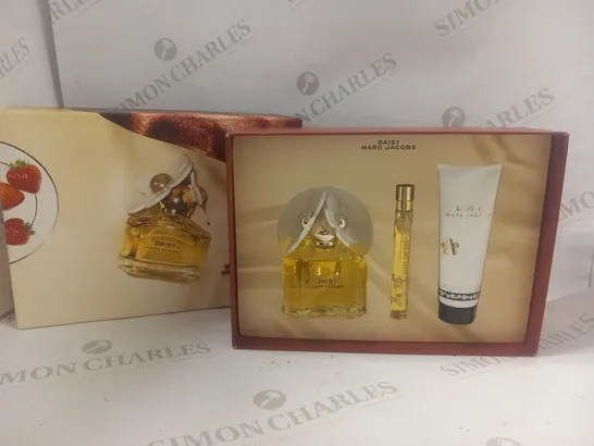 BOXED MARC JACOBS EAU DE TOILETTE GIFT SET