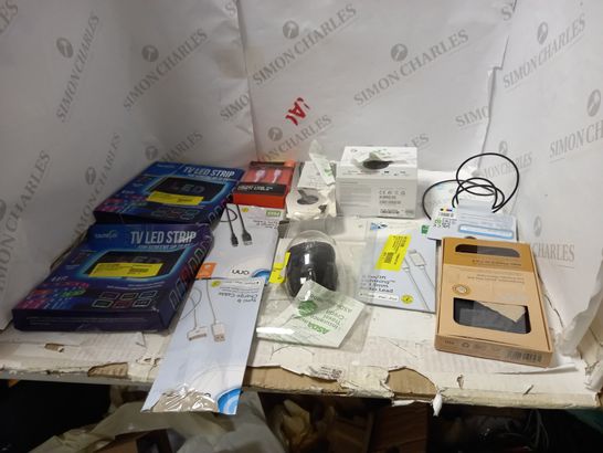LOT OF APPROXIMATELY 15 ASSORTED ITEMS INCLUDING LED LIGHTS , COMPUTER MOUSES AND PHONE CASES 