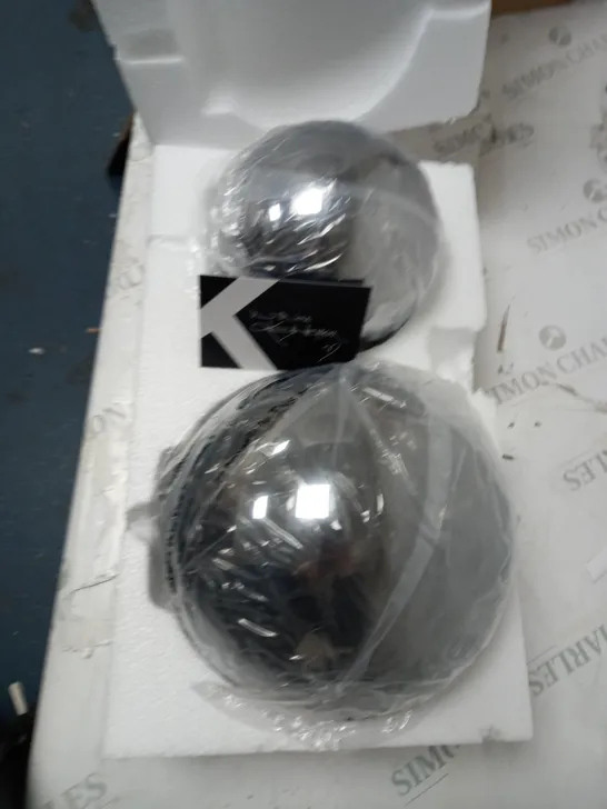 KELLY HOPPEN SET OF 2 INDOOR OUTDOOR PRELIT GLASS DECOR, REFLECTIVE ORBS