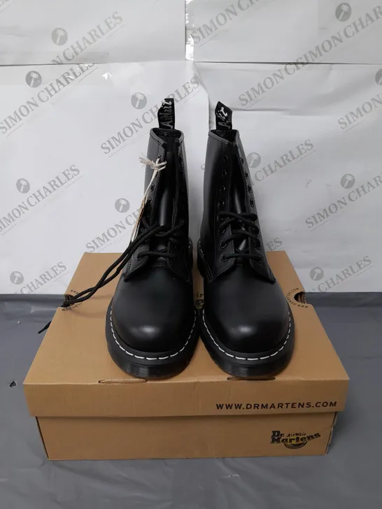 DR MARTENS UNISEX BLACK LACE UP BOOTS SIZE 9