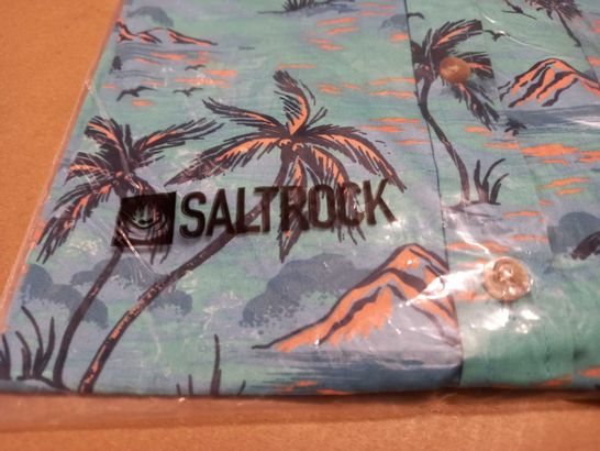 BAGGED SALTROCK SKULL ISLAND SHIRT - M