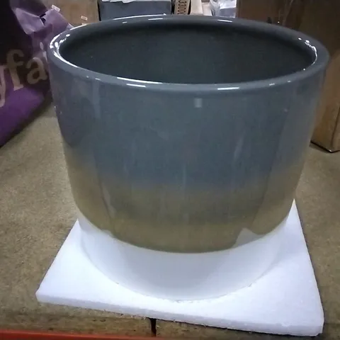 BOXED REACTIVE CERAMIC PLANT POT GREY