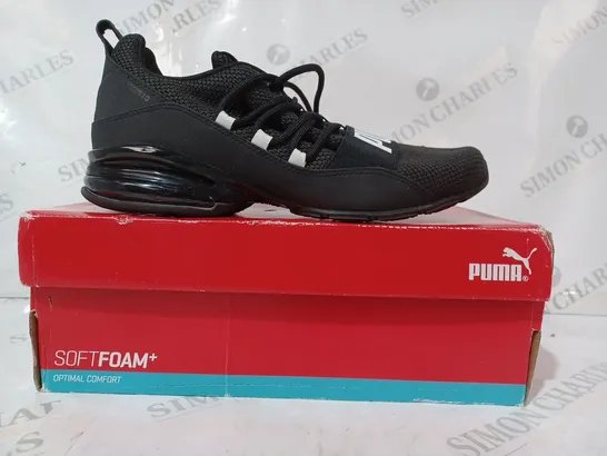 BOXED PAIR OF PUMA TRAINERS IN BLACK UK SIZE 6