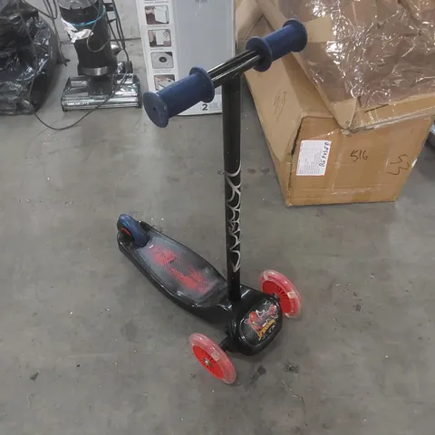 KIDS SPIDERMAN 3-WHEELED SCOOTER 