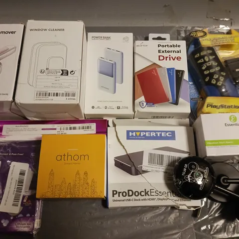 LOT OF APPROXIMATELY 14 ASSORTED TECH ITEMS TO WINDOW CLEANER, POWER BANK PORTABLE EXTERNAL DRIVE