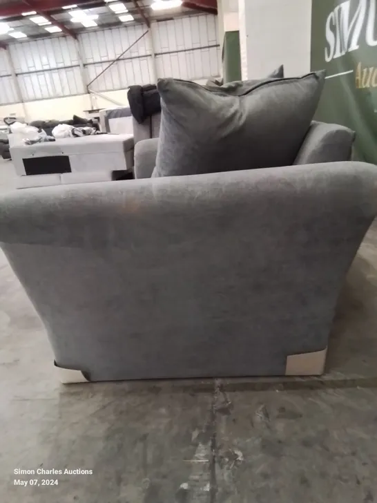 DESIGNER FABRIC UPHOLSTERED 2 SEATER SOFA IN GREY