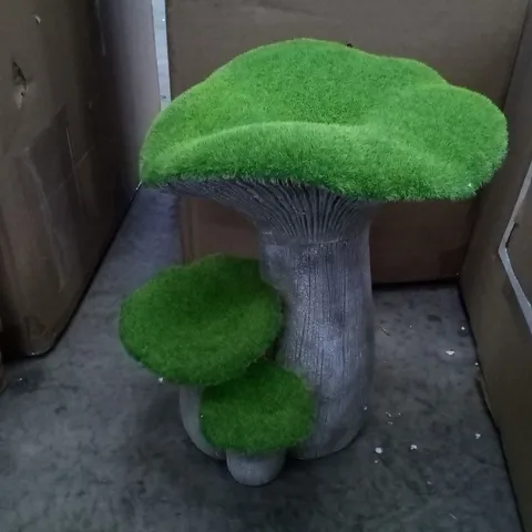 BOXED FAUX MOSS MUSHROOM STATUE