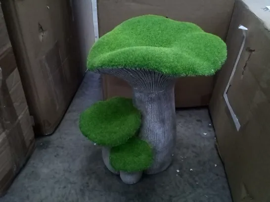 BOXED FAUX MOSS MUSHROOM STATUE