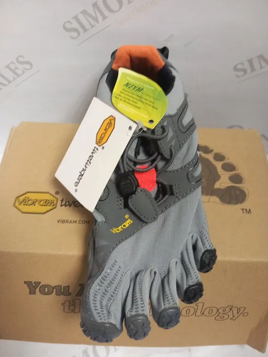 BOXED VIBRAM FIVE FINGERS TRAIL SIZE 5-5.5