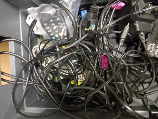 LOT OF APPROXIMATELY 10 ASSORTED ELECTRICAL ITEMS, TO INCLUDE TRAVEL CHARGER, ETHERNET CABLE, ALARM UNIT, ETC