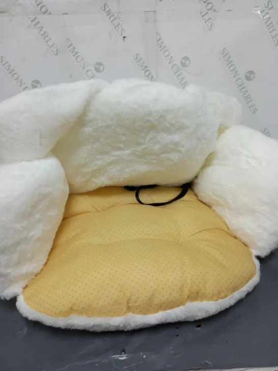 FACE DOG BED IN WHITE