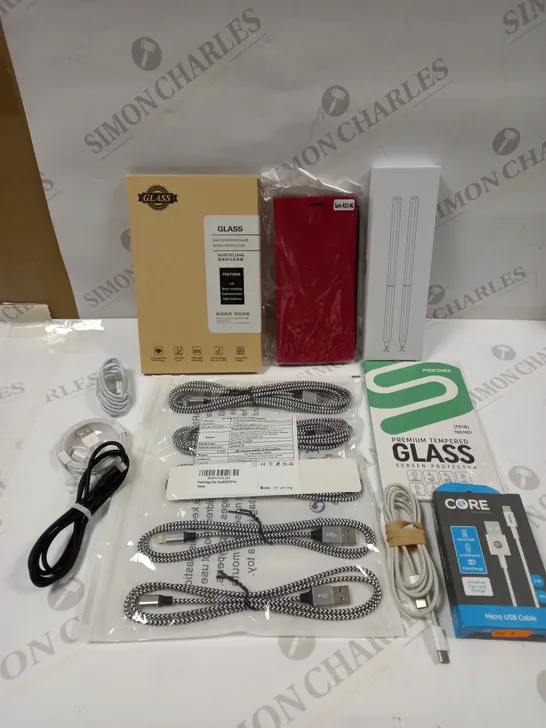 LOT OF APPROXIMATELY 20 ASSORTED SMARTPHONE & TABLET ACCESSORIES TO INCLUDE SCREEN PROTECTORS, CHARGING CABLES, PHONE CASES ETC