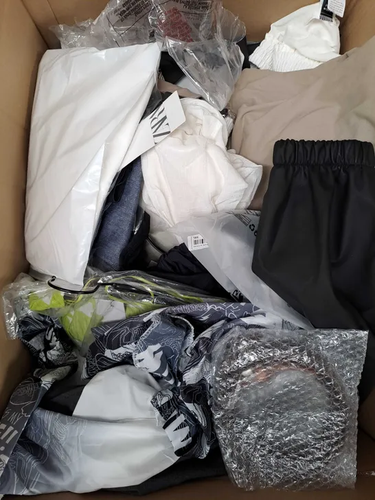 BOX OF APPROXIMATELY 25 ASSORTED CLOTHING ITEMS TO INCLUDE - HOODY, JOGGERS, DRESS - ETC