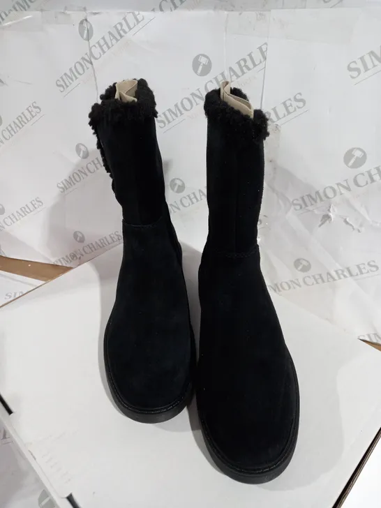 CHEALSEA OPAL BOOT BLACK SUEDE SIZE 6