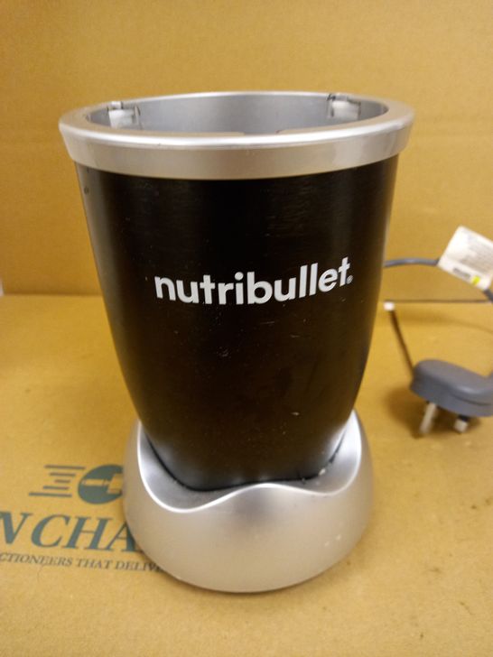 NUTRIBULLET 600 BLENDER 