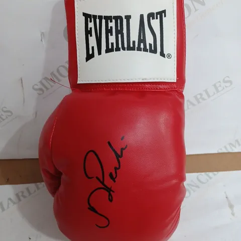 SIGNED EVERLAST BOXING GLOVE - 10OZ