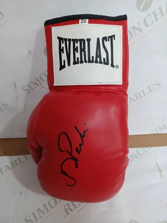 SIGNED EVERLAST BOXING GLOVE - 10OZ