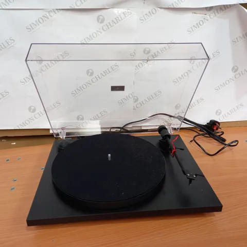 BOXED PRO-JECT PRIMARY E TURNTABLE